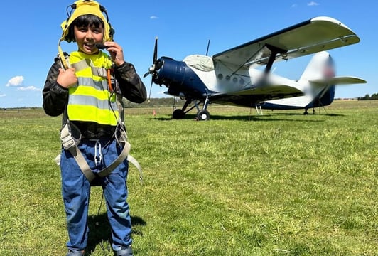 RODZINNA WYCIECZKA EDUKACYJNA DLA DZIECI I RODZICÓW NA PODWROCŁAWSKIM LOTNISKU SPORTOWYM MIROSŁAWICE
