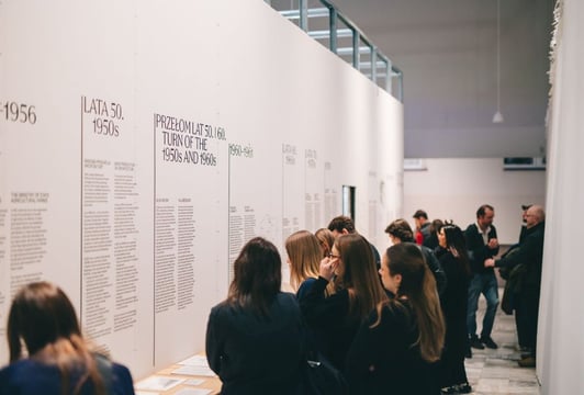 Oprowadzanie kuratorskie po wystawie "UKRYTE SZCZĄTKI"