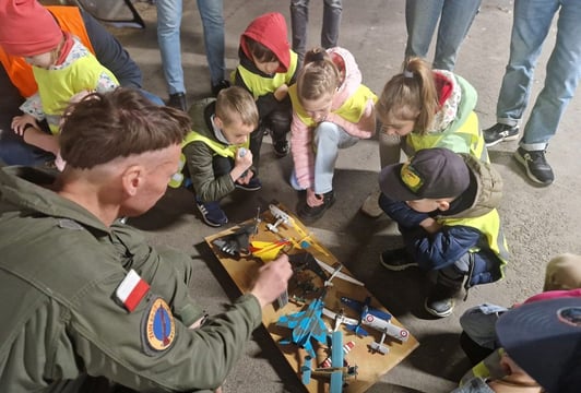 RODZINNA WYCIECZKA EDUKACYJNA NA PODWROCŁAWSKIM LOTNISKU SPORTOWYM MIROSŁAWICE+WYMIANA KART POKEMON