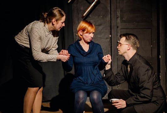 Czarna wygrywa, czerwona przegrywa