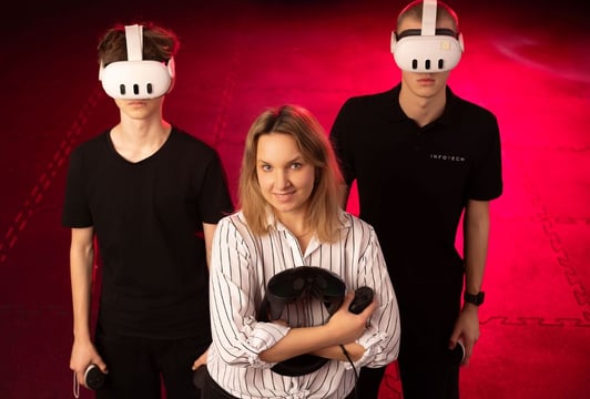 Monika Harasim, pedagog specjalny Szkół INFOTECH, terapeutka VR z uczniami Szkół INFOTECH.