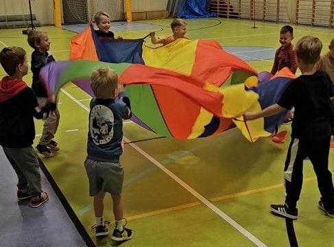 Bezpłatne zajęcia ogólnorozwojowe z elementami koszykówki dla dzieci od 2 roku życia