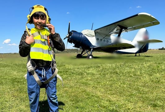 RODZINNA WYCIECZKA EDUKACYJNA DLA DZIECI I RODZICÓW NA PODWROCŁAWSKIM LOTNISKU MIROSŁAWICE