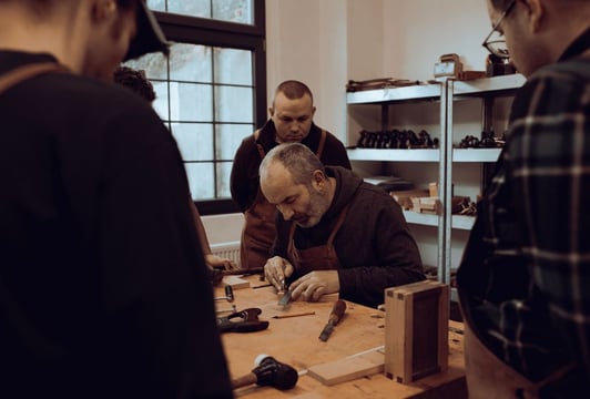 Nauka stolarstwa w Bensari Workshop
