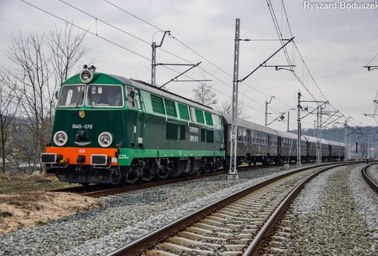 Historyczny skład pociągu na stacji