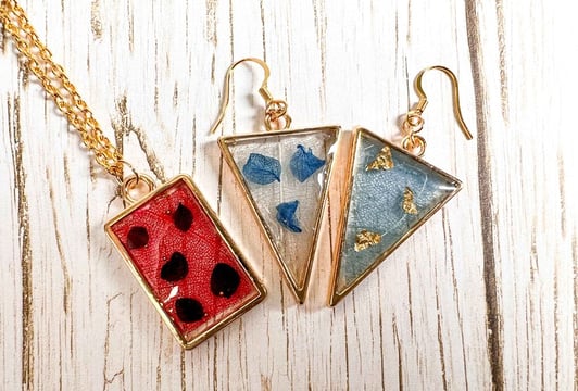 Resin Jewelry Workshop in English