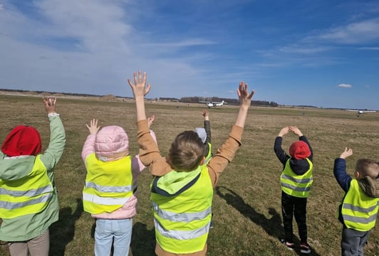 RODZINNA WYCIECZKA EDUKACYJNA NA PODWROCŁAWSKIM LOTNISKU SPORTOWYM MIROSŁAWICE+WYMIANA KART POKEMON