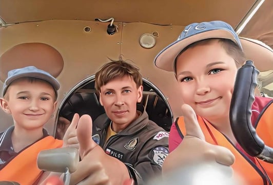 RODZINNA WYCIECZKA EDUKACYJNA DLA DZIECI I RODZICÓW NA PODWROCŁAWSKIM LOTNISKU SPORTOWYM MIROSŁAWICE