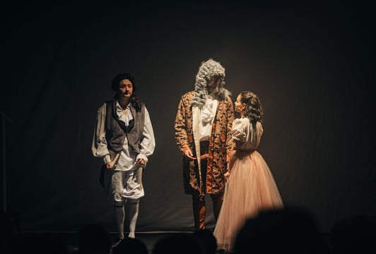 „Piękna i Bestia” czyli Mikołajki w Teatrze Kambak