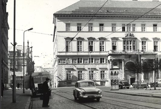 Wrocław w albumie fotograficznym z lat 1945-1946.