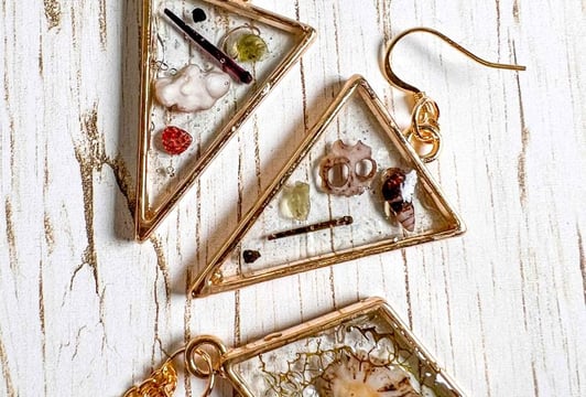 Resin Jewelry Workshop in English