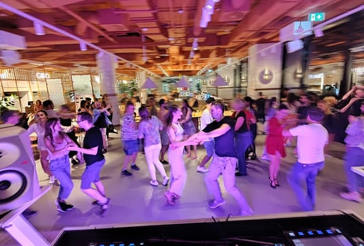 Potańcówka salsowa; After work Halloween salsa at Pedet
