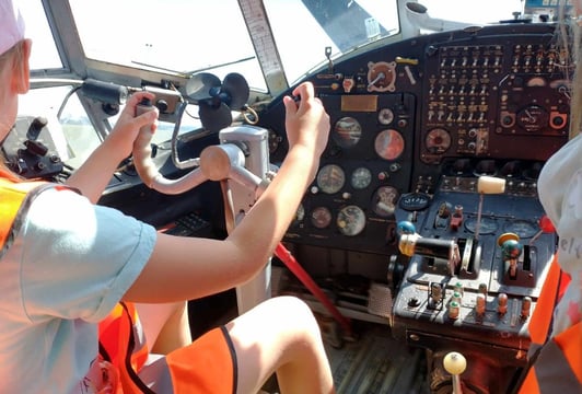 Rodzinna wycieczka edukacyjna na Lotnisku Mirosławice