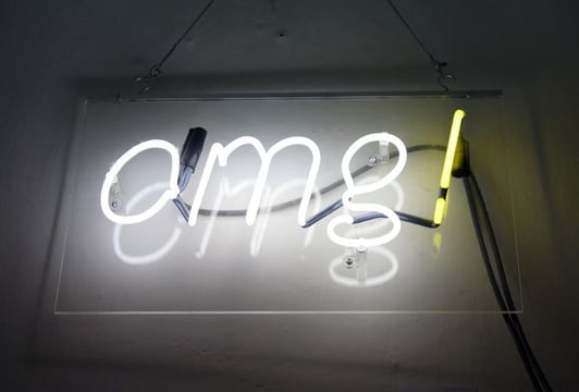 Wojciech Puś, OMG, neon, Galeria Entropia WC MAM, kolekcja sztuki współczesnej