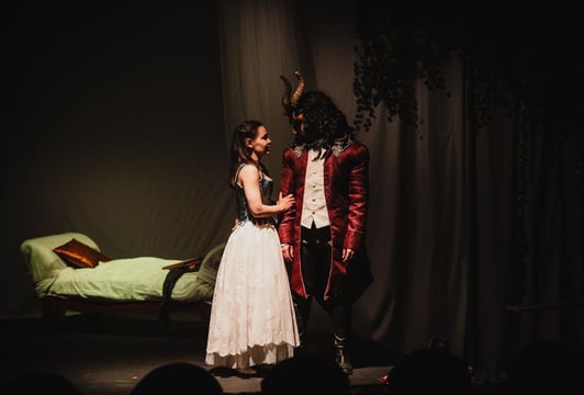 „Piękna i Bestia” familijny spektakl Teatru Kambak