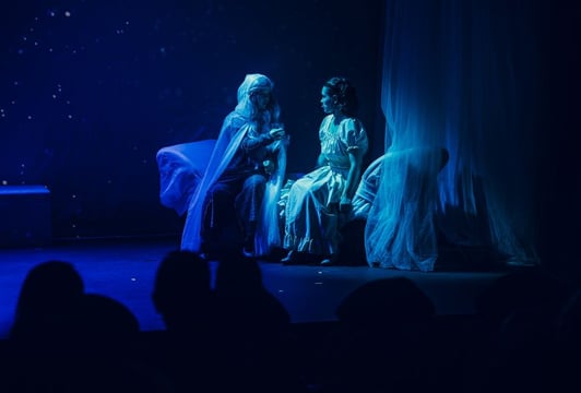 „Piękna i Bestia” czyli Mikołajki w Teatrze Kambak