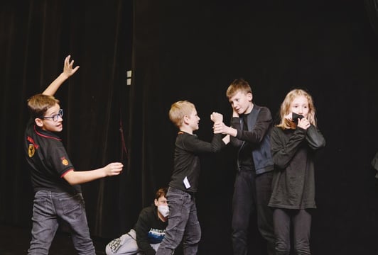 Warsztaty teatralno-plastyczno-ruchowe dla dzieci 7–12 lat [REKRUTACJA]
