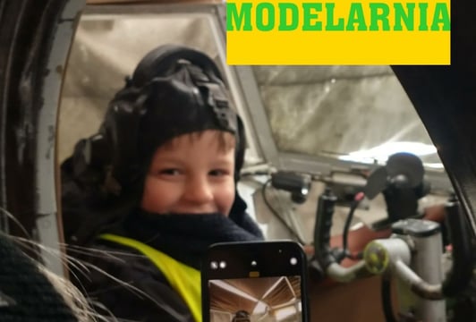 RODZINNA WYCIECZKA EDUKACYJNA DLA DZIECI I RODZICÓW NA PODWROCŁAWSKIM LOTNISKU MIROSŁAWICE