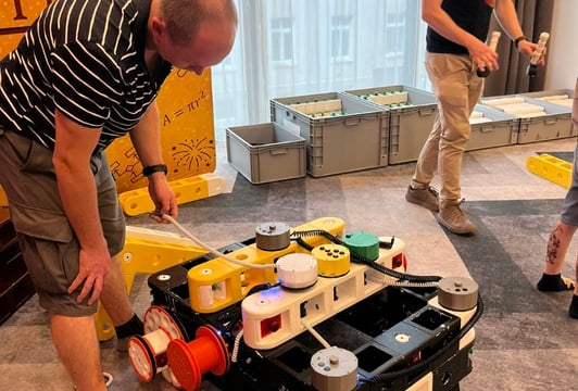 Prototypuss - ROBOTYKA, zajęcia z budowania robotów z ogromnych klocków
