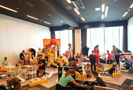 Prototypuss- rodzinna zabawa ogromnymi klockami.