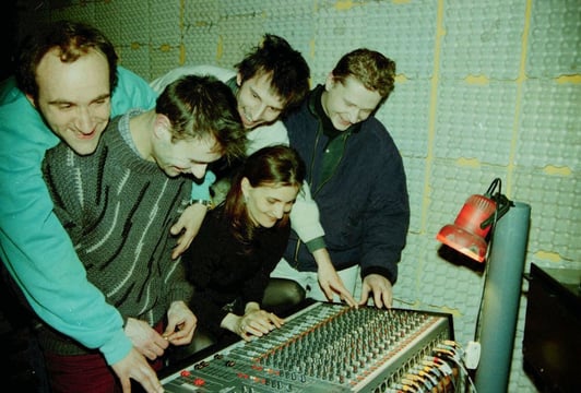 Zespół Kormorany w swoim studio w PWSSP, 1995