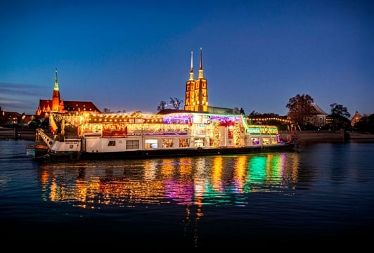 Rusałka odpływa z przystani