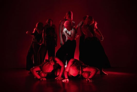 “Mrówki” – spektakl teatru ruchu i tańca | Teatr [Nazwa Robocza]