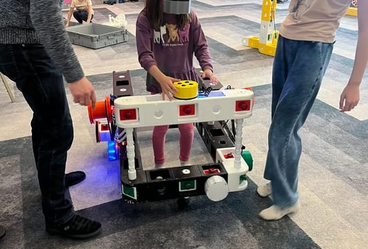 Prototypuss - ROBOTYKA, zajęcia z budowania robotów z ogromnych klocków
