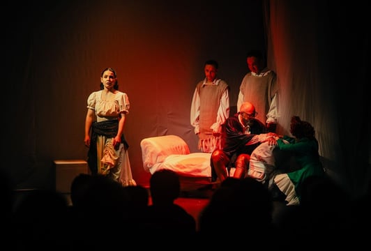 „Piękna i Bestia” czyli Mikołajki w Teatrze Kambak