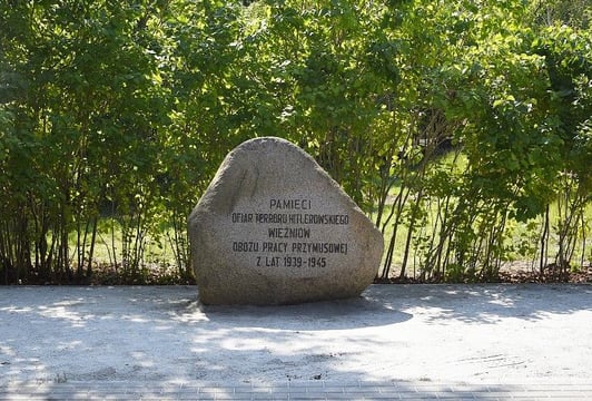 Zaproszenie na odsłonięcie pomnika na terenie byłego niemieckiego obozu Burgweide