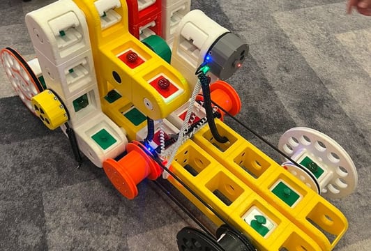 Prototypuss - ROBOTYKA, zajęcia z budowania robotów z ogromnych klocków