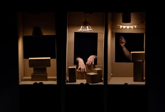 "The Room|Кімната". W języku ukraińskim, z napisami w języku polskim