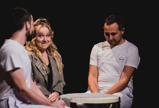 "Skrzydła" dla Adrianny | Charytatywny spektakl w Teatrze Sztampa