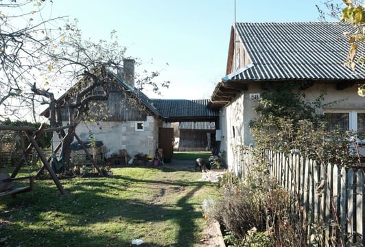 Wieś Piaseczno, współczesne zabudowania mieszkalne i gospodarcze