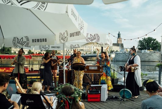 Slavic Year Lato Na Wyspie Słodowej