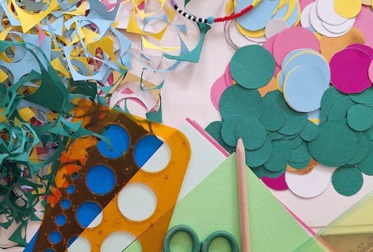 Papierowe mozaiki – oprowadzanie po wystawie i warsztaty rodzinne