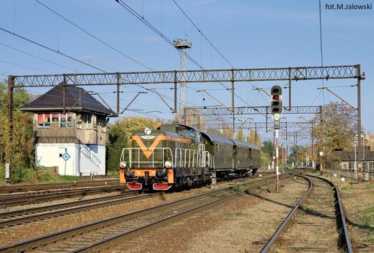 Skład SP42 - 001 i trzy wagony serii Bi z lat 1928-30.
