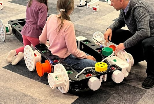 Prototypuss - ROBOTYKA, zajęcia z budowania robotów z ogromnych klocków