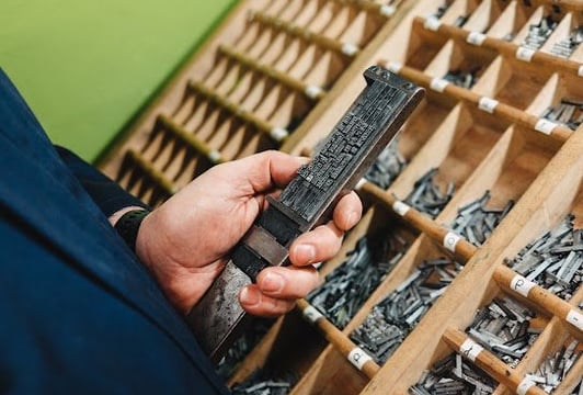 Międzynarodowy Dzień Książki na żywo: Pokazy druku typograficznego w Drukarni przy ul. Otwartej 12