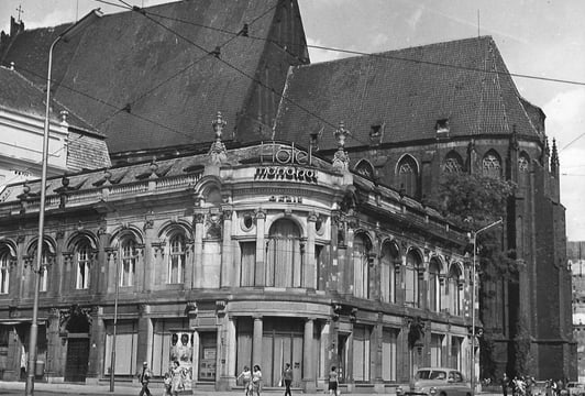 Wrocław w albumie fotograficznym z lat 1945-1946.