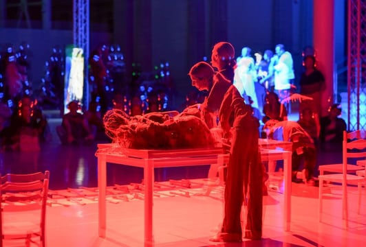 Spektakl Teatru Czterech „Strategie przetrwania. Silent disco”