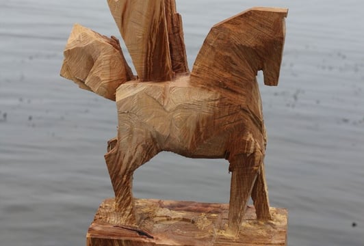 z cyklu Koniki Beskidzkie - Pegazus Trzebieży - 2024, wym. 64 x 38 x 23 cm, buk