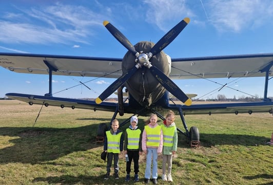 RODZINNA WYCIECZKA EDUKACYJNA NA PODWROCŁAWSKIM LOTNISKU SPORTOWYM MIROSŁAWICE+WYMIANA KART POKEMON