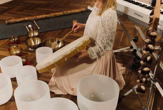 Marzena Kowalska dźwiękoterapeutka, pianistka, sesje relaksacyjne