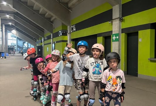 Kurs nauki jazdy na rolkach Wrocław Rolkuje w Tarczyński Arena i Siechnice. Kwiecień – Czerwiec 2026
