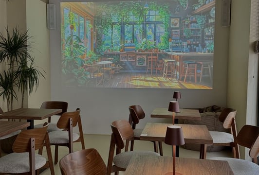 Komar Café