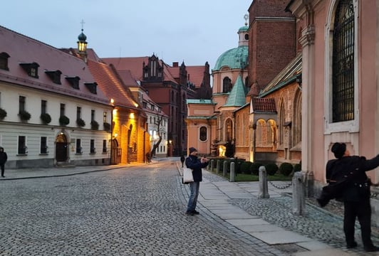 „Podążaj za latarnikiem” – spacer po Wrocławiu