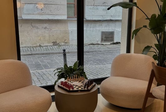 Komar Café
