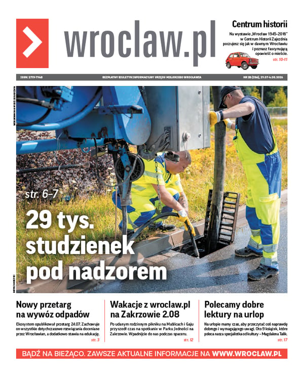 Zdjecie okładki biuletynu - Pracownicy MPWiK czyszczący studzienki