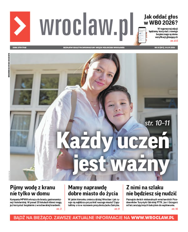 Zdjecie okładki biuletynu - Chłopic przytula mamę przed szkołą